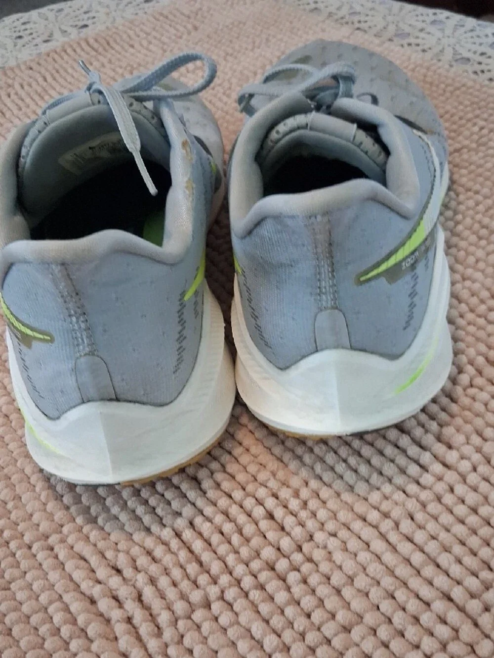 Nike Light Gray and Lime Men's Running Shoes